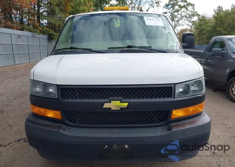 2018 Chevrolet Express 2500 Work Van z USA, uszkodzony, nr VIN 1GCWGAFP2J1336681